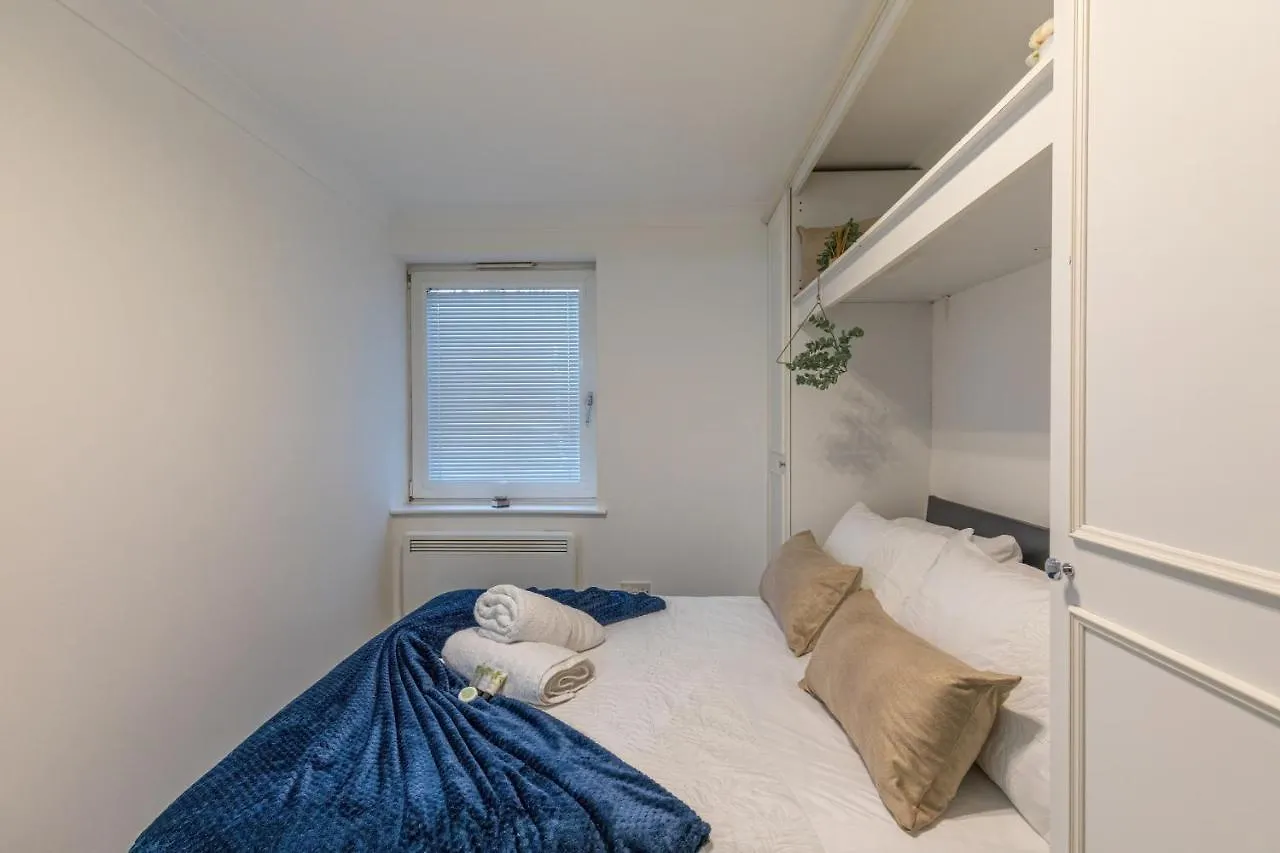 Luxury Hollywood Getaway In The Heart Of The City Brighton