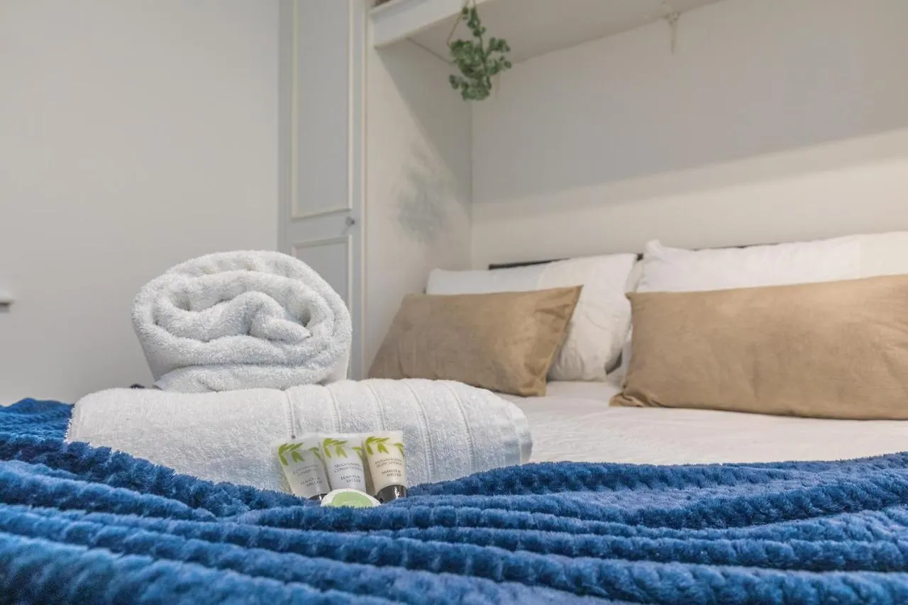 Luxury Hollywood Getaway In The Heart Of The City Brighton